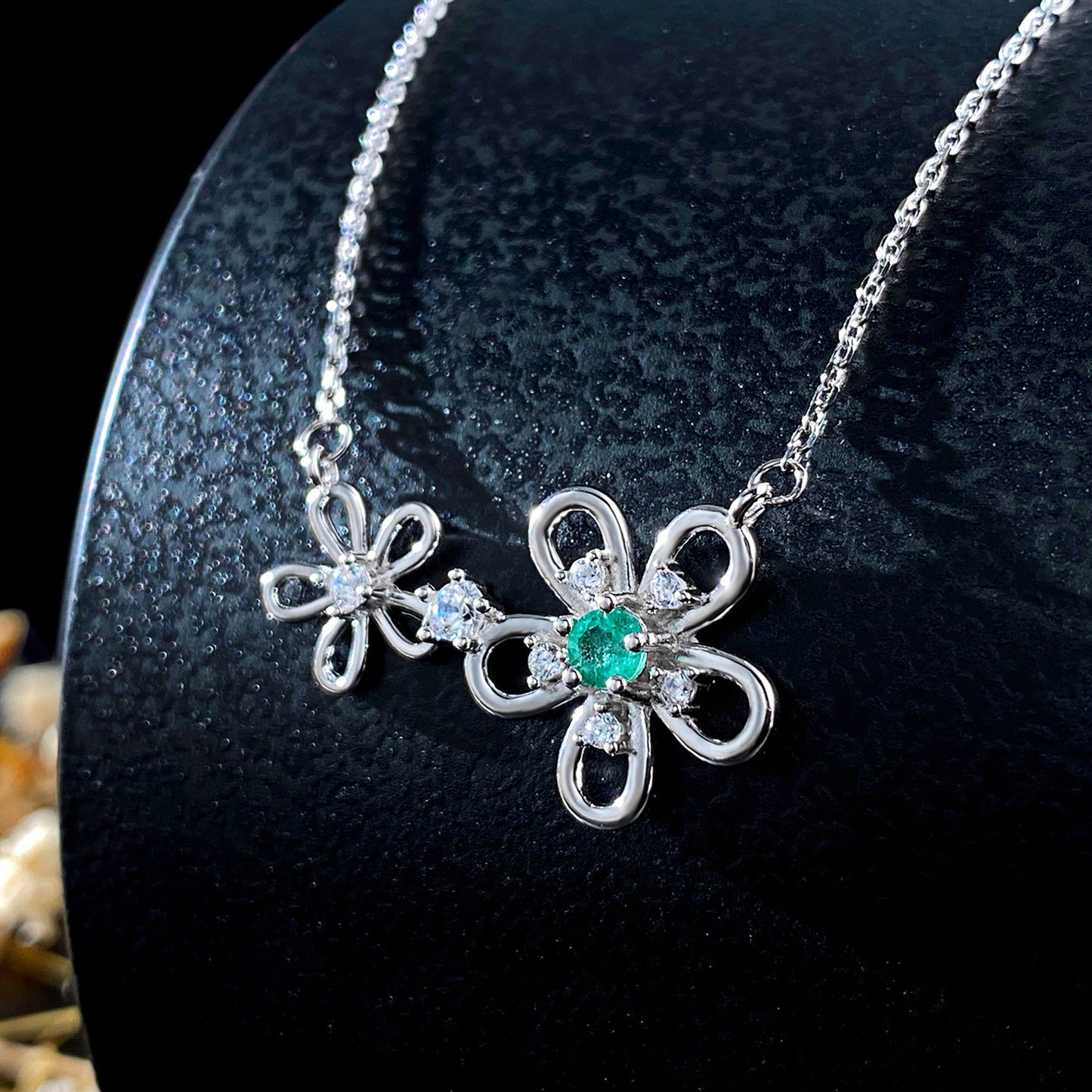 Flower Shaped S925 Silver Necklace Girl's Versatile Collar Chain Grandmother's Emerald Pendant - Maria B.