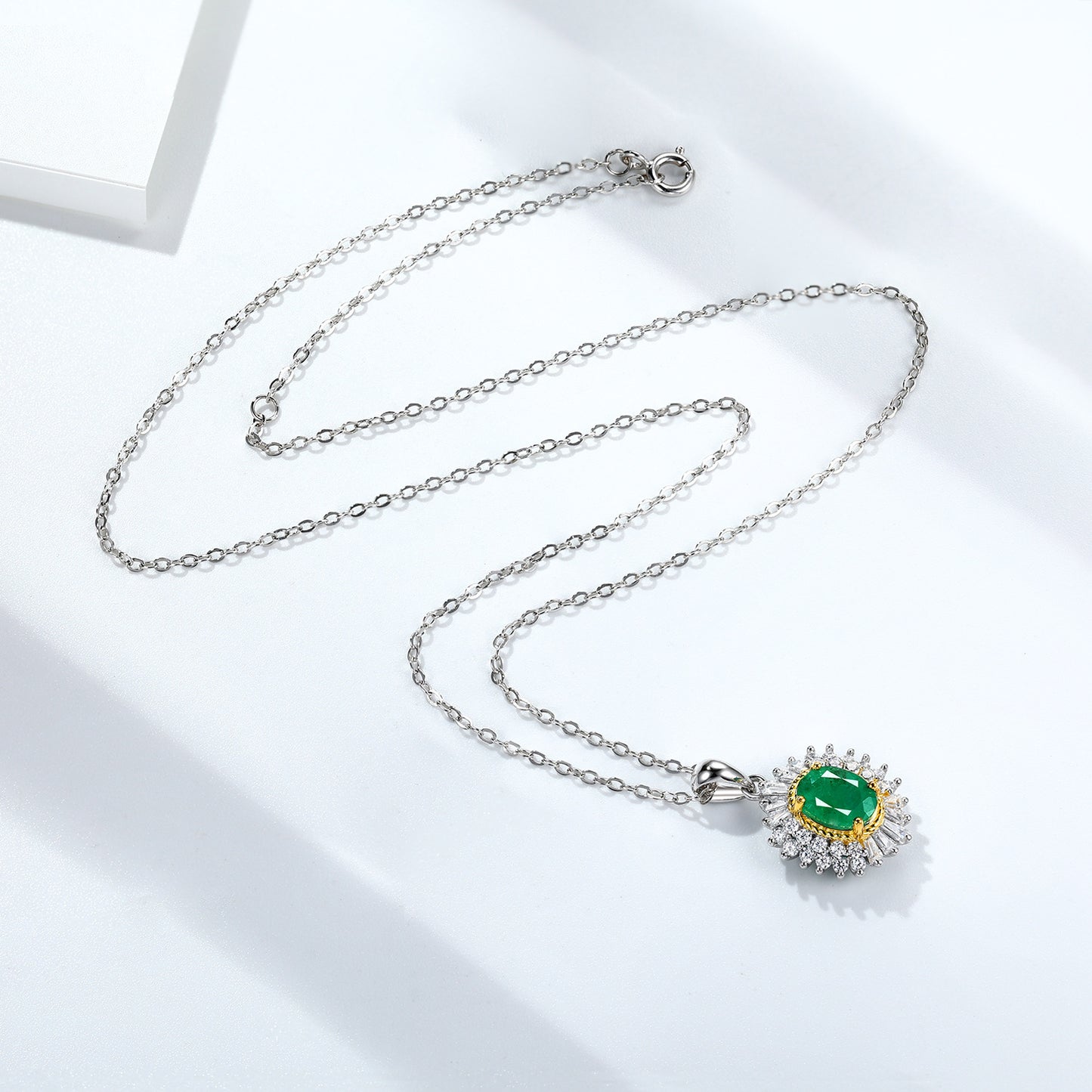 Naturel Émeraude Pendentif Féminin Minoritaire Conception Bijoux S925 Argent Chaîne - Maria B.