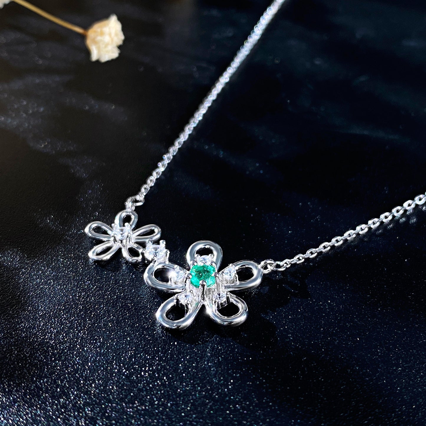 Flower Shaped S925 Silver Necklace Girl's Versatile Collar Chain Grandmother's Emerald Pendant - Maria B.