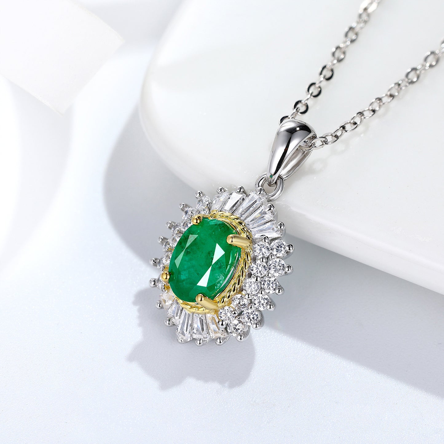 Naturel Émeraude Pendentif Féminin Minoritaire Conception Bijoux S925 Argent Chaîne - Maria B.