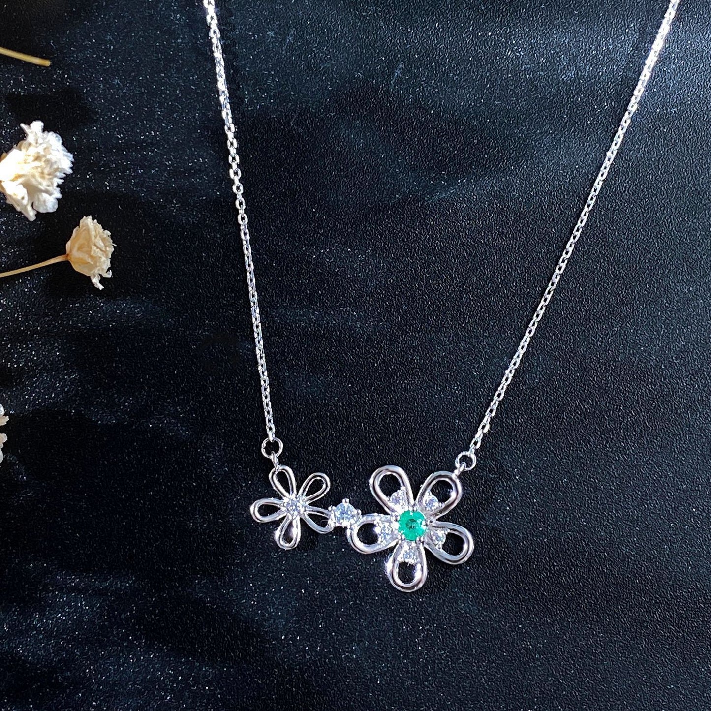 Flower Shaped S925 Silver Necklace Girl's Versatile Collar Chain Grandmother's Emerald Pendant - Maria B.