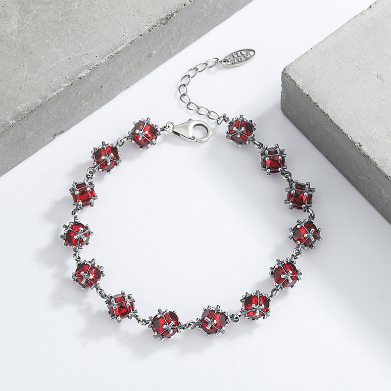 S925 Sterling Argent Vitrage Rouge Zirconium Chanceux Bracelet Ball Féminin - Maria B.