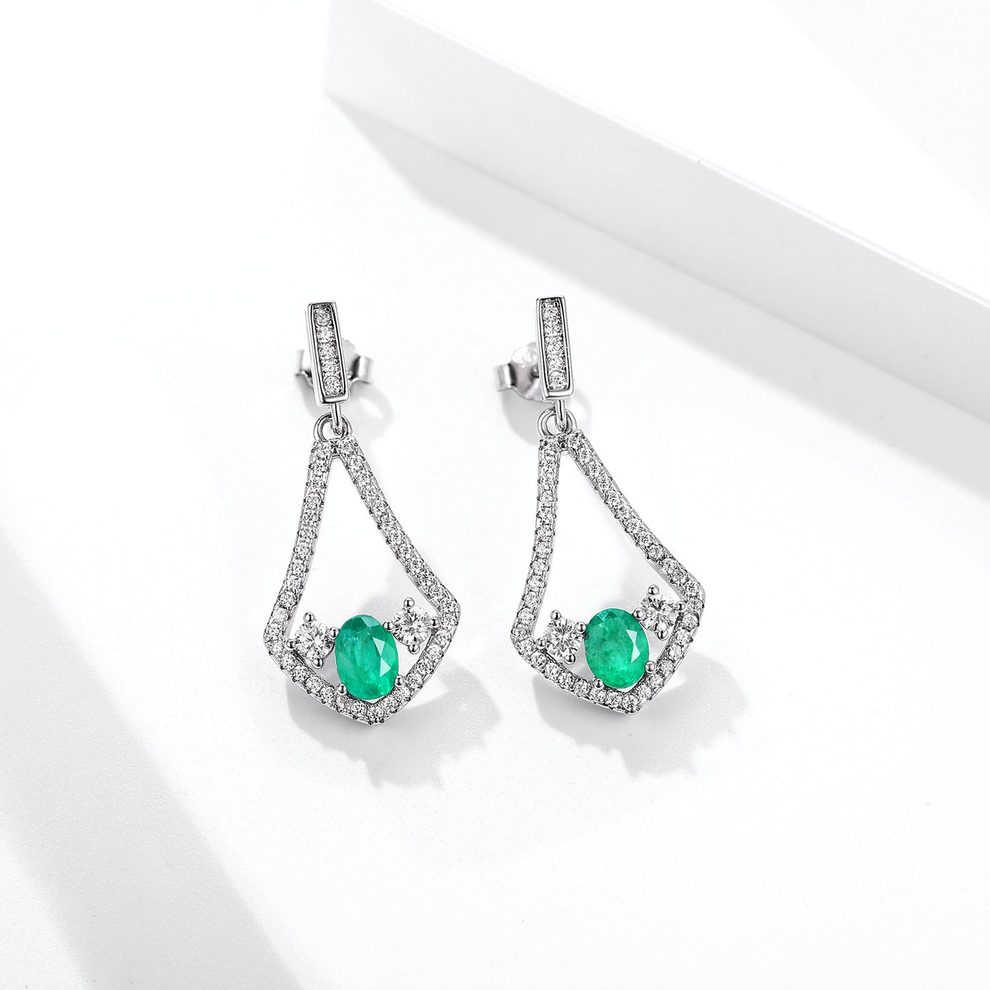 Naturel Émeraude Boucles D'oreilles Haute Qualité Zirconium S925 Argent - Maria B.