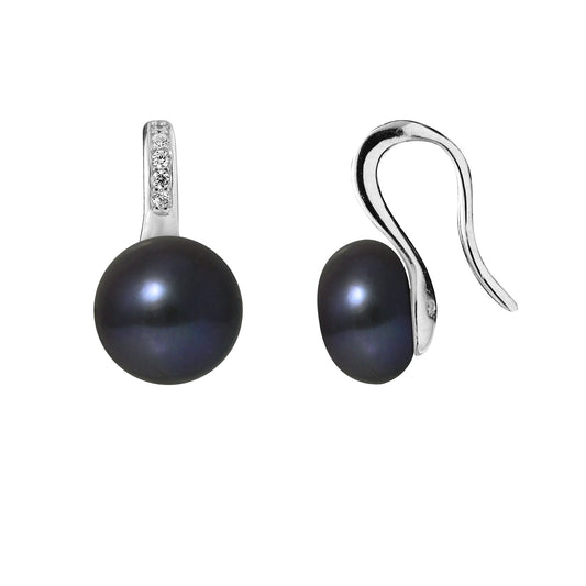 une paire de boucles d'oreilles en perles noires et diamants