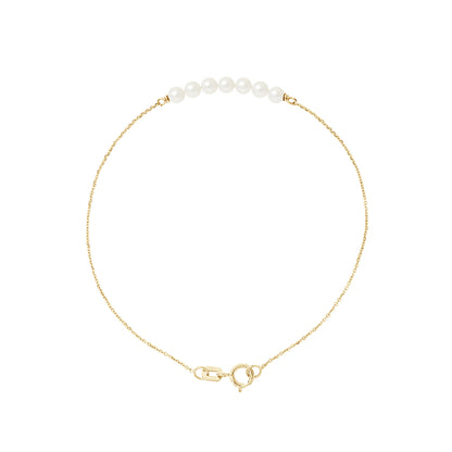 un bracelet en perles avec un fermoir en or