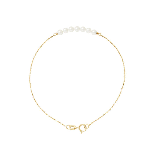 un bracelet en perles avec un fermoir en or