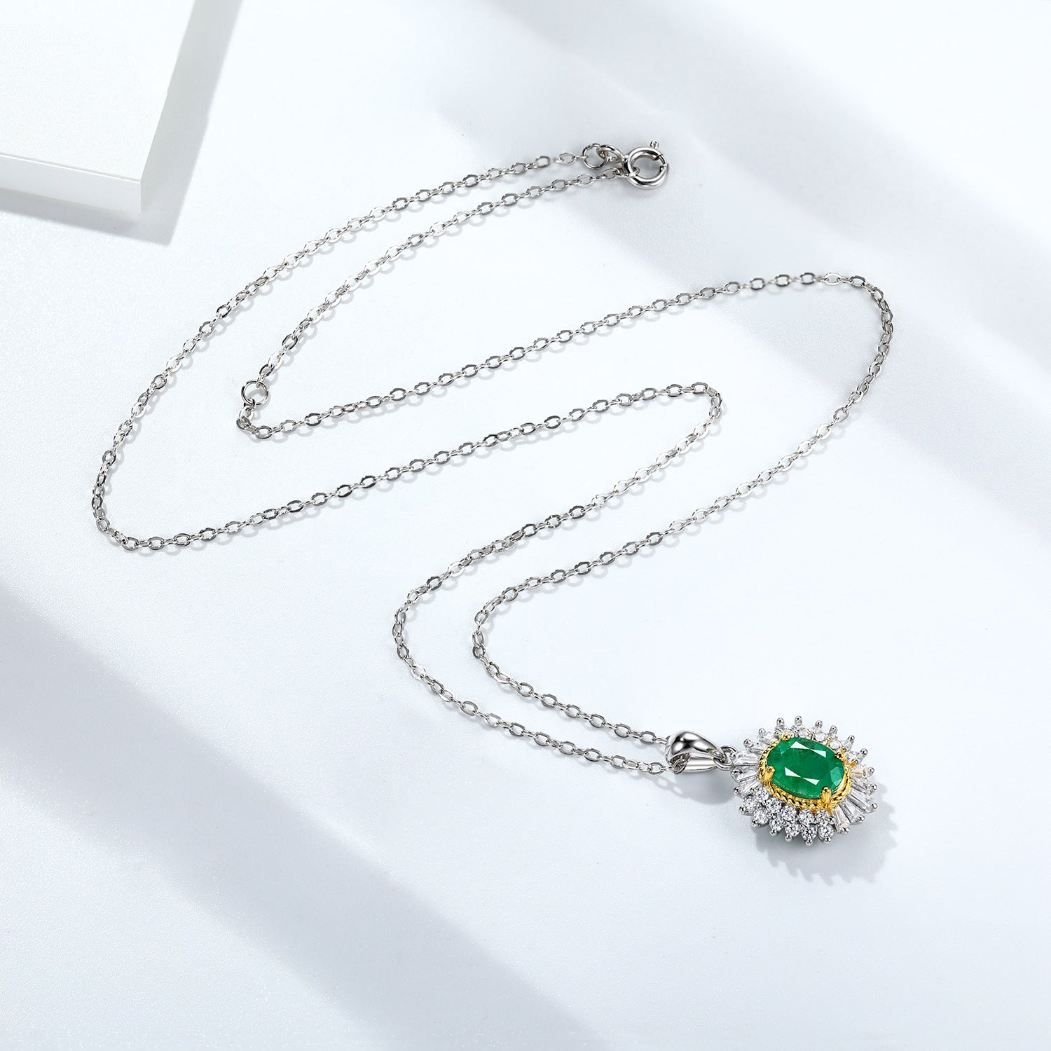 Naturel Émeraude Pendentif Féminin Minoritaire Conception Bijoux S925 Argent Chaîne - Maria B.
