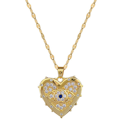 un collier en or avec un cœur maléfique et des yeux maléfiques