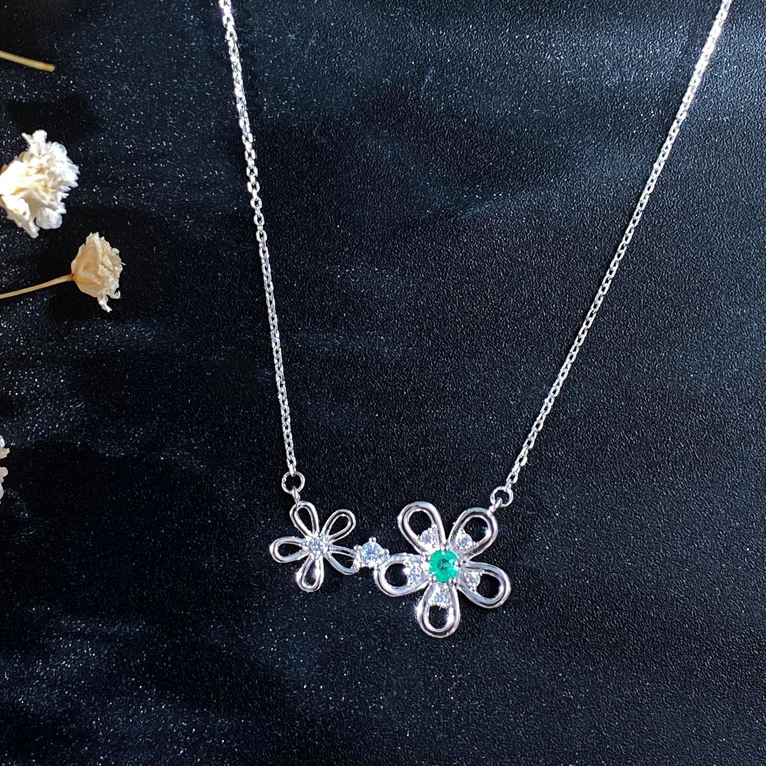 Flower Shaped S925 Silver Necklace Girl's Versatile Collar Chain Grandmother's Emerald Pendant - Maria B.